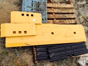 New CAT Cutting Edges 10.5'