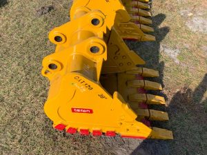 Unused 39" CAT 320, Deere 200/210 Heavy Duty Bucket.
