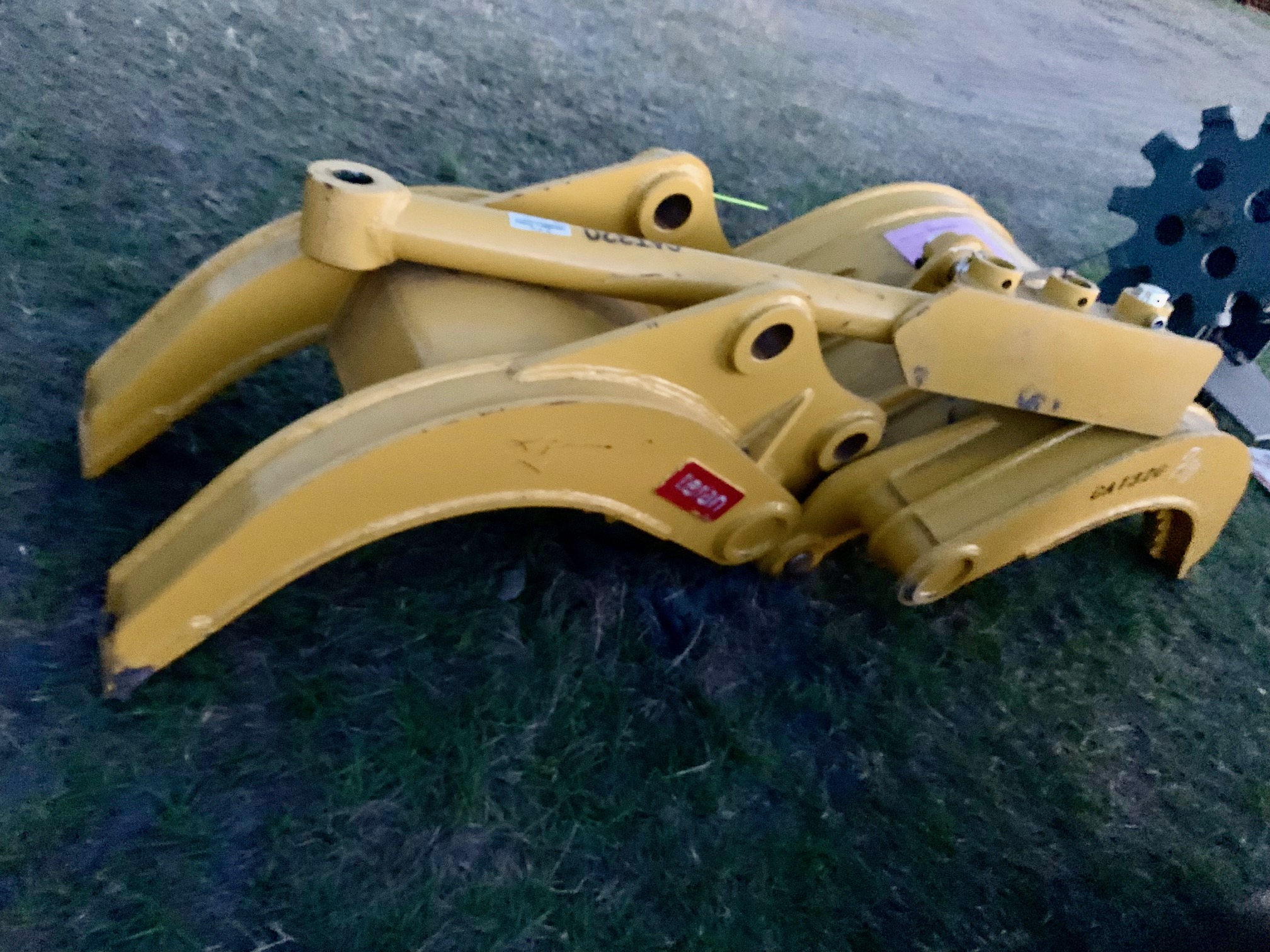 40" CAT 320 Excavator Multi Material Grapple.
