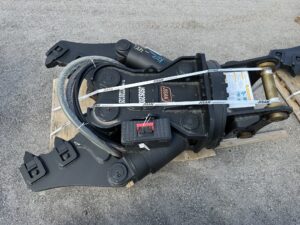Unused CAT 320 / 325 Pulveizer with Rotator