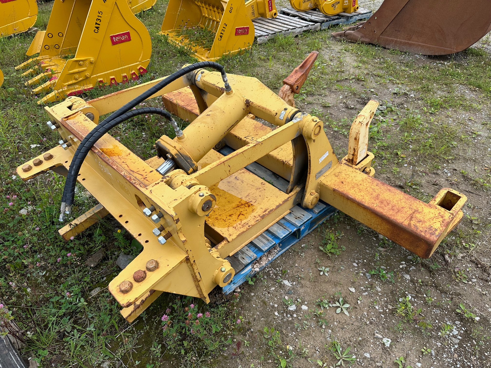 Unused 90 Inch CAT 140 M Grader Scarfier Ripper (1)