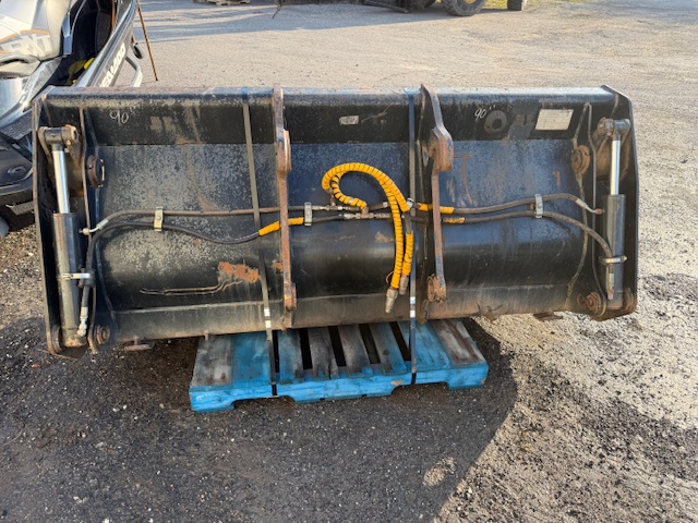90 Inch CAT IT 4 in 1 QC Bucket (AD).