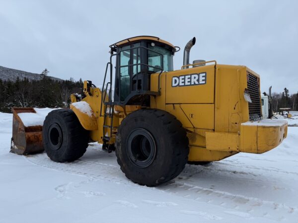 2003 Deere 824J Loader