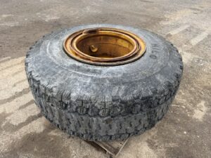 CAT 950G Loader Rim and 20.5R25 Snow Grip Tire