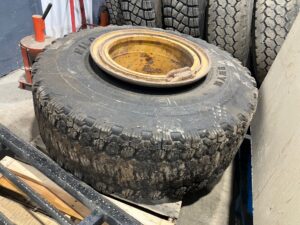 CAT 950G Loader Rim and 20.5R25 Snow Grip Tire