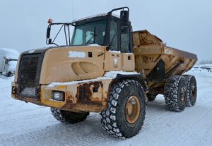 2005 Deere 250D Rock Truck